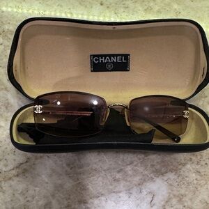 CHANEL Elegant Brown Sunglasses